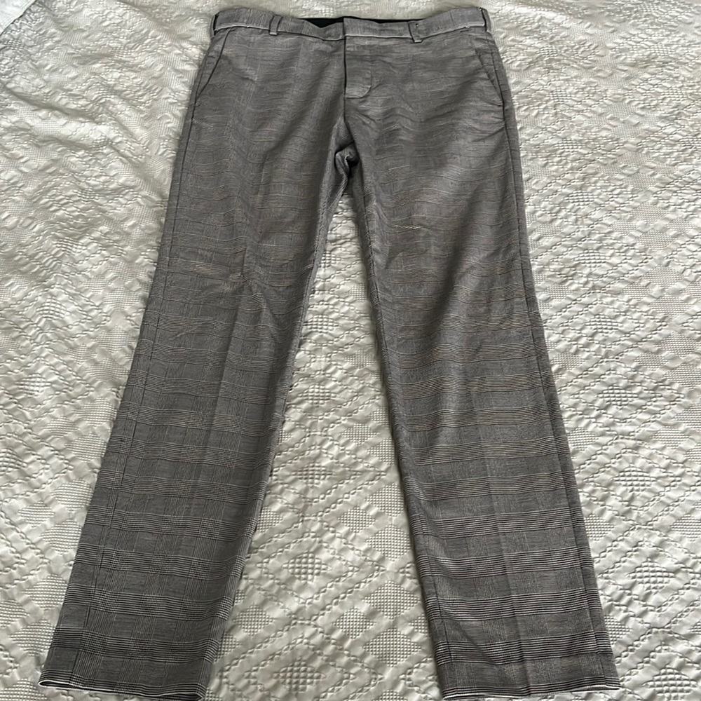Mens H&M skinny fit checkered dress pants.